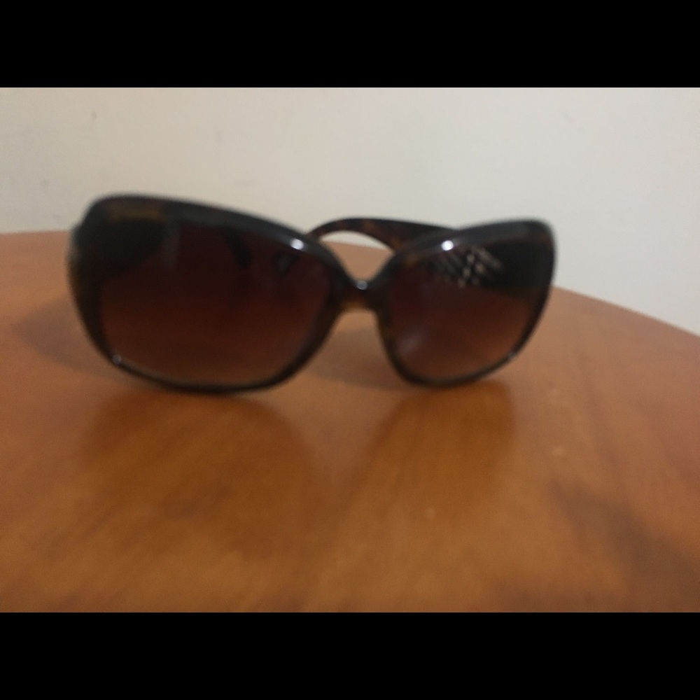 Oscar de la Renta sunglasses
